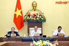 Le président de l'Assemblée nationale, Trân Thanh Mân (au centre), prend la parole lors de la lors de sa 55e session du Comité permanent de l’Assemblée nationale, le 18 mars. Photo : VNA