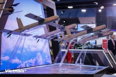 Des drones fabriqués au Vietnam en exposion au Salon international de la défense 2024. Photo : VietnamPlus