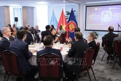 Vue de la table ronde. Photo: VNA