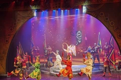 Représentation lors de la cérémonie d'ouverture de Festival national de tuồng (théâtre classique) et de dân ca kich (opéra folklorique) 2025. Photo: VNA