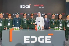 Présence des responsables du groupe Viettel et du groupe émirati EDGE à la cérémonie de signature du protocole d’accord. Photo : VNA