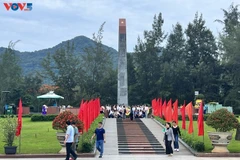 Le mémorial des héros morts pour la patrie au cimetière de Hàng Duong. Photo: VOV