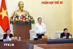 Le président de l’Assemblée nationale, Trân Thanh Mân (centre) lors de la 43e session du Comité permanent de l’Assemblée nationale. Photo: VNA