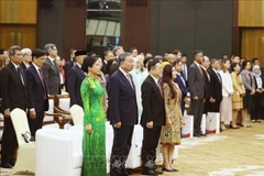 Le secrétaire général du Parti communiste du Vietnam, Tô Lâm et son épouse, et le secrétaire général de l’ASEAN, le Dr Kao Kim Hourn, lors de la cérémonie, à Jakarta, le 10 mars. Photo : VNA