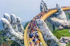 Le pont d’Or à Dà Nang (Centre), l'un des ponts piéton les plus impressionnants au monde. Photo : VNA