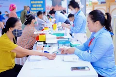 Le Vietnam donnera la priorité aux bilans de santé annuels gratuits ou aux examens médicaux pour ses citoyens, mis en œuvre par groupes cibles et selon des priorités progressives, de 2026 à 2027. Photo : phunuvietnam.vn