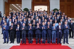 Le Premier ministre Pham Minh Chinh (au centre, première rangée) pose pour une photo de groupe lors de l’événement. Photo : VNA