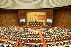 Conférence nationale pour diffuser et mettre en œuvre la résolution n° 66-NQ/TW du Politburo sur l’innovation dans l’élaboration et l’application des lois pour répondre aux exigences du développement national dans la nouvelle ère et la résolution n°68-NQ/TW sur le développement de l’économie privée, à Hanoi, le 18 mai. Photo : VNA