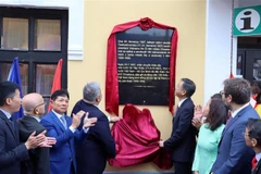 Inauguration de la plaque commémorative du président Hô Chi Minh à Chrastava en République tchèque. Photo: VNA