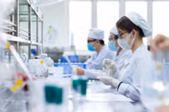 À l’intérieur d’un laboratoire de DHG Pharmaceutical. Photo : dhgpharma.com.vn