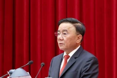 Le membre du Politburo et membre permanent du Secrétariat du Comité central du Parti, Trân Câm Tu, prend la parole lors de la conférence, à Hanoi, le 17 mars. Photo : VNA