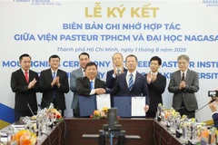 Lors de la cérémonie de signature du protocole d’accord entre l’Institut Pasteur de Hô Chi Minh-Ville et l’Université de Nagasaki au Japon, à Hô Chi Minh-Ville, le 1er août 2025. Photo : VNA