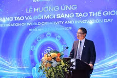 Le vice-ministre des Sciences et de la Technologie, Lê Xuân Dinh, prononce le discours d'ouverture, à Hanoi, le 21 avril. Photo : VNA