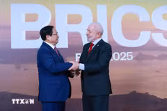Le Premier ministre Pham Minh Chinh (à gauche) et le président Luiz Inácio Lula da Silva. Photo : VNA