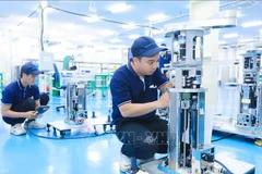 Ligne d'assemblage robotisée de convoyeurs à plaquettes dans l'industrie des semi-conducteurs. Photo : VNA