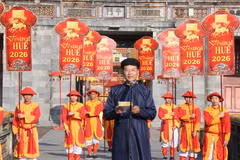 Le directeur du Centre de conservation des monuments de Huê, Hoàng Viêt Trung, s’exprime lors de la cérémonie. Photo : VNA