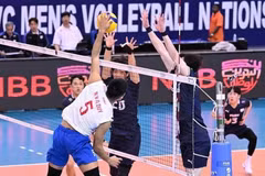 L'équipe nationale masculine de volley-ball du Vietnam s'est qualifiée pour les quarts de finale de la Coupe des Nations AVC malgré sa défaite face à la République de Corée lors du dernier match de la phase de groupes. Photo : AVC