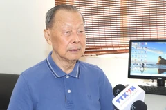 Li Minghan au micro de l’Agence vietnamienne d’information (VNA). Photo: VNA