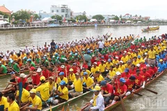 La traditionnelle course de ghe ngo se déroulera sur la rivière Long Binh, dans le quartier de Trà Vinh, les 3 et 4 novembre. Photo : NDEL