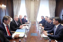 Le secrétaire général Tô Lâm (2e, à droite) rencontre le Premier ministre slovaque Robert Fico, à Moscou, en Russie, le 9 mai. Photo: VNA