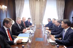 Le secrétaire général Tô Lâm (2e, à droite) rencontre le Premier ministre slovaque Robert Fico, à Moscou, en Russie, le 9 mai. Photo: VNA
