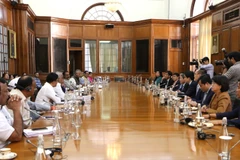 Lors de de la rencontre entre le vice-président de l’Assemblée nationale, Nguyên Duc Hai, et des représentants de la Commission permanente des finances de la Lok Sabha. Photo : VNA