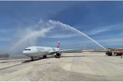 Nordwind Airlines accueillie par le salut traditionnel au canon à eau