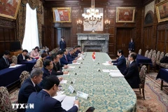 Lors de la rencontre entre le vice-président de l’Assemblée nationale, Trân Quang Phuong, et le président de la Chambre des conseillers du Japon, Sekiguchi Masakazu. Photo : VNA