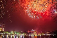 Le lac Hoàn Kiêm sera l’un des cinq sites où se déroulera le spectacle pyrotechnique de la Fête nationale. Photo: VNA