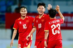 L'équipe féminine vietnamienne a remporté une victoire éclatante face à la Malaisie lors du match d'ouverture des SEA Games 33. Photo : VFF