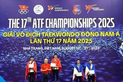 Luu Quyên Phuoc du Vietnam en première position de l'épreuve de poomsae libre simple hommes des 17es Championnats de taekwondo d'Asie du Sud-Est et des Championnats juniors, à Khanh Hoa, le 19 août. Photo: VNA