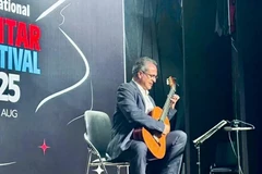 Le guitariste Maestro Mauricio Díaz Álvarez. Photo: baoquocte.vn