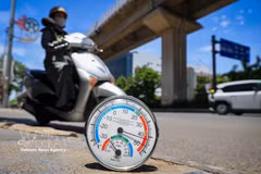 Les conditions météorologiques devraient s’aggraver mercredi 3 juin, avec des températures prévues entre 35°C et 38°C dans de nombreuses régions, et pouvant même dépasser les 39°C localement. Photo: VNA