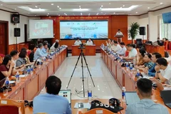 Table ronde sur le commerce du bois et des produits dérivés entre le Vietnam et les États-Unis est organisé le 24 juin par le Département des forêts et de la protection des forêts du ministère de l’Agriculture et de l’Environnement, les principales associations vietnamiennes du bois et Forest Trends. Photo : VNA