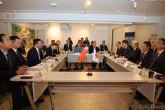 Lors d'une séance de travail entre le ministre vietnamien de l’Industrie et du Commerce, Nguyên Hông Diên, et des entreprises et universités japonaises. Photo: congthuong.vn.