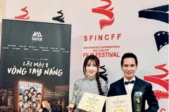 Le cinéaste vietnamien Ly Hai et son épouse Minh Ha reçoivent des prix au Festival international du film à concept novateur de San Francisco. 