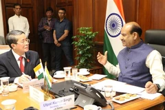 Le vice-président de l’Assemblée nationale du Vietnam, Nguyên Duc Hai (à gauche) et le président de la Lok Sabha (Chambre du peuple) du Parlement indien, Om Birla. Photo : VNA