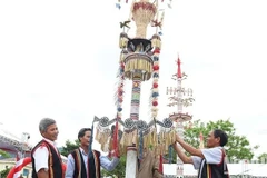 L’arbre Neu de l'ethnie Co est un élément décoratif unique, exemple typique de l'art visuel populaire des vastes régions de Truong Son et des Hauts Plateaux du Centre. Photo : NDEL