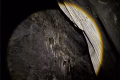 Formations de stalactites à l'intérieur de la grotte. Photo : Comité de gestion de la forêt à usage spécial de Nam Quang Tri