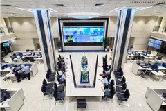 Réunion au Centre national de prévision hydrométéorologique pour anticiper la trajectoire du typhon Yagi. Photo : baotintuc.vn