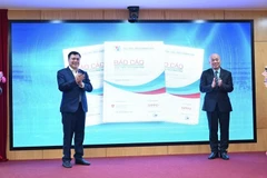 Cérémonie de présentation du rapport sur la promotion du commerce pour la période 2021-2025 et du plan d'action et d'orientation stratégique pour la promotion du commerce pour la période 2026-2030. Photo: moit.gov.vn