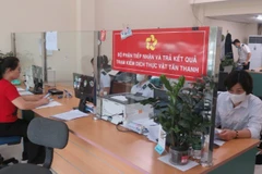 Réception des dossiers pour les produits agricoles avant leur exportation à la station de quarantaine végétale de Tan Thanh, province de Lang Son. Photo : nhandan.vn