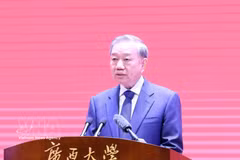 Le leader Tô Lâm visite l’école Yucai de Nanning dans le Guangxi