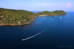 Phu Quôc se développe en un centre de services et d’écotourisme de haute qualité, une destination touristique balnéaire et insulaire de niveau national et international. Photo : VNA