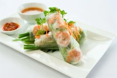 Rouleaux de printemps vietnamiens frais, préparés avec des galettes de riz. – Photo: vietnhatplastic.com