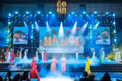 Le festival touristique de l'ao dài de Hanoï 2025, placé sous le thème "ao dài de Hanoï - Éclat du patrimoine", du 7 au 9 novembre 2025 au Musée de Hanoi. Photo: VNA