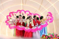 Représentation artistique à l’« Échange d’amitié 2025 », le 15 juin, à Hô Chi Minh-Ville. Photo : VNA