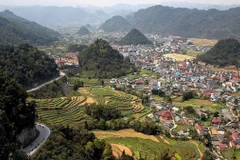 Les montagnes calcaires entourant la petite ville de Tam Son constituent le trait emblématique du plateau karstique de Dong Van, classé Géoparc mondial par l’UNESCO.