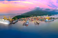 Selon le Fonds monétaire international (FMI), le PIB du Vietnam a atteint 476,3 milliards de dollars en 2024, se classant au 34ᵉ rang mondial et au 4ᵉ en Asie du Sud-Est. Photo: VietnamPlus