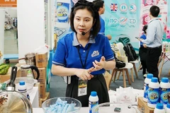 Le streaming en direct permet de vendre directement à des clients étrangers à moindre coût et avec moins de barrières à l’entrée qu’avec les méthodes d’exportation traditionnelles. Photo: VNA